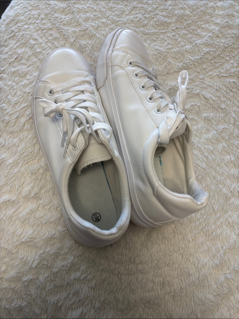 Women's Classic White Low-Top Lace-Up Sneakers